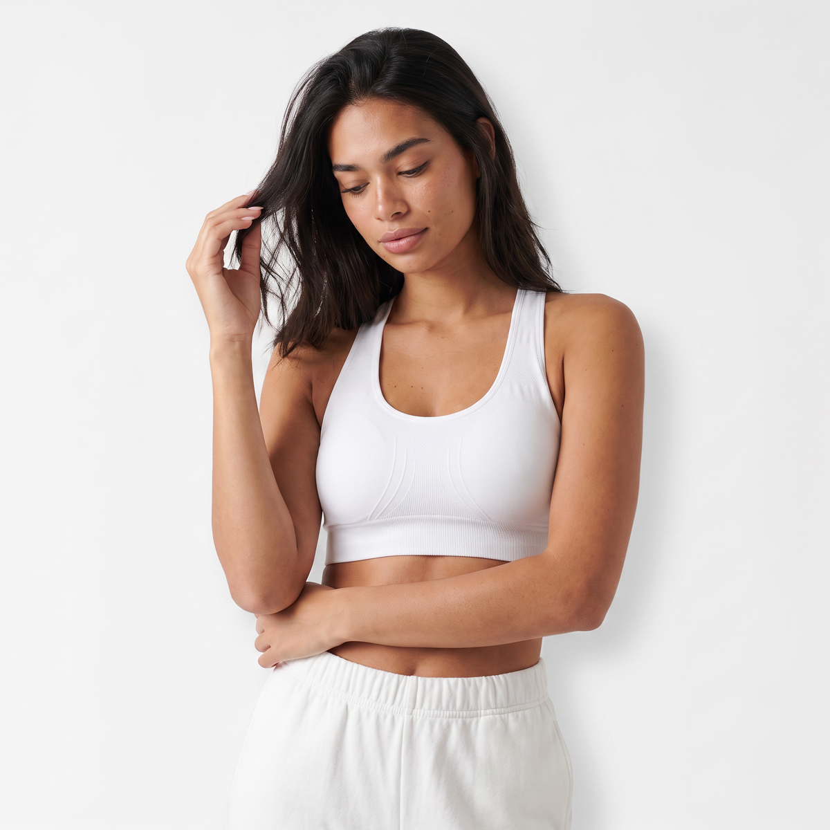 The Seamless Sewn-In Pads Sports Bra — White colourway close-up