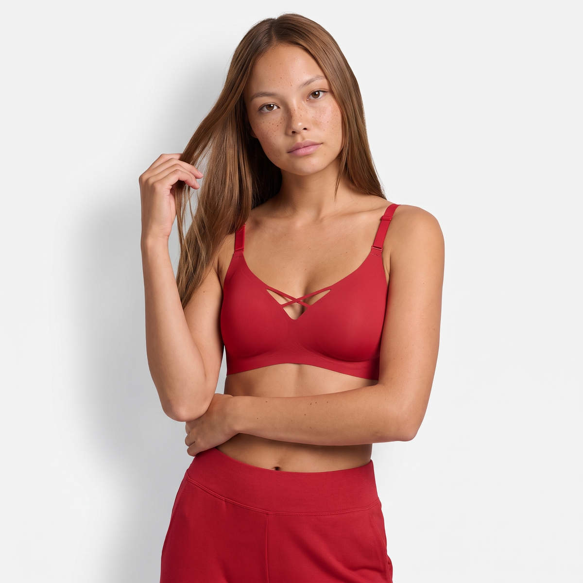 The No-Show V-Neck Bra in Red — colour detail