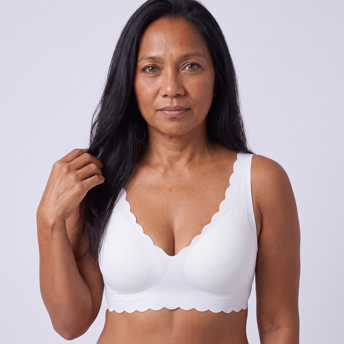 The Scalloped Deep V Wireless Bra — White